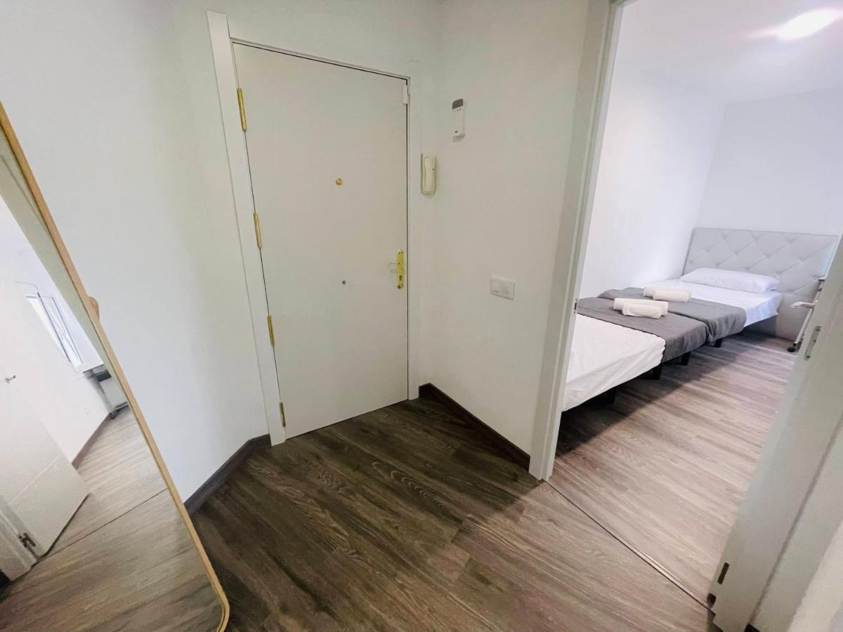 סנט אדריה דה בסוס Barca 5 New Beach Apartment מראה חיצוני תמונה