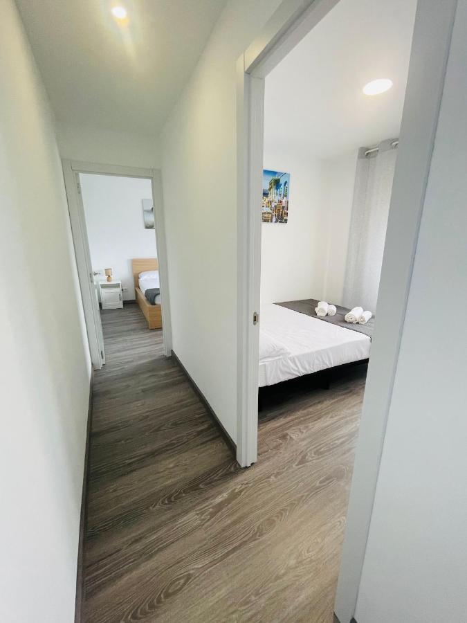 סנט אדריה דה בסוס Barca 5 New Beach Apartment מראה חיצוני תמונה